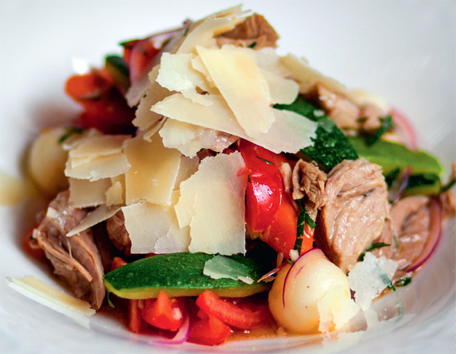 Салат с отварной телятиной и паровыми овощами