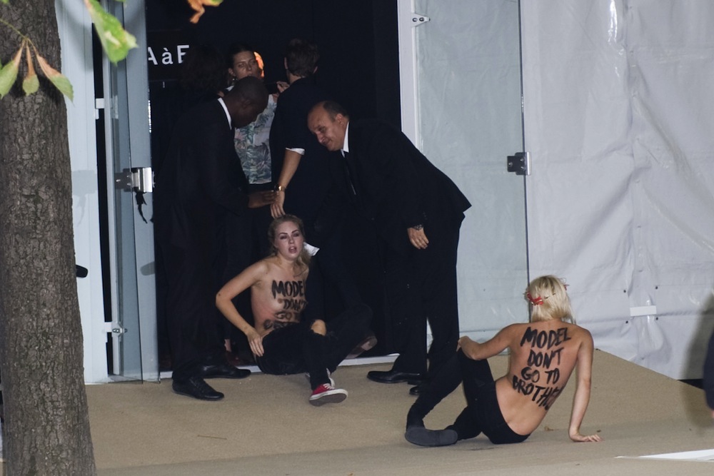 Femen на показе Nina Ricci