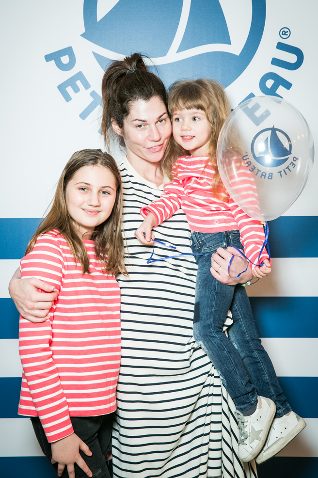 Евгения Линович с дочерью Агатой и Алиной