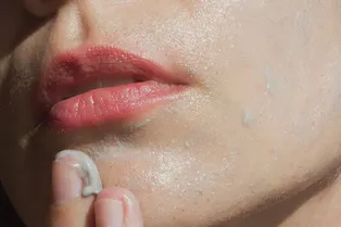 10 средств для домашнего пилинга лица: как выбрать то, которое подойдет именно вам