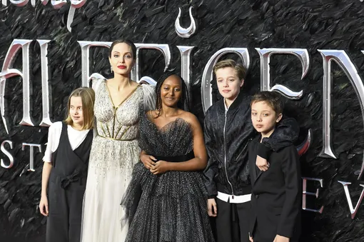 Анджелина Джоли с детьми на премьере фильма «Малефисента: Владычица тьмы»