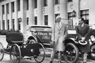Белые углы, черные машины и круизы c подвохом для руководителей: как Генри Форд организовывал бизнес