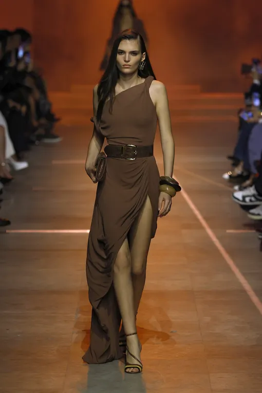 какое платье купить на весну 2026