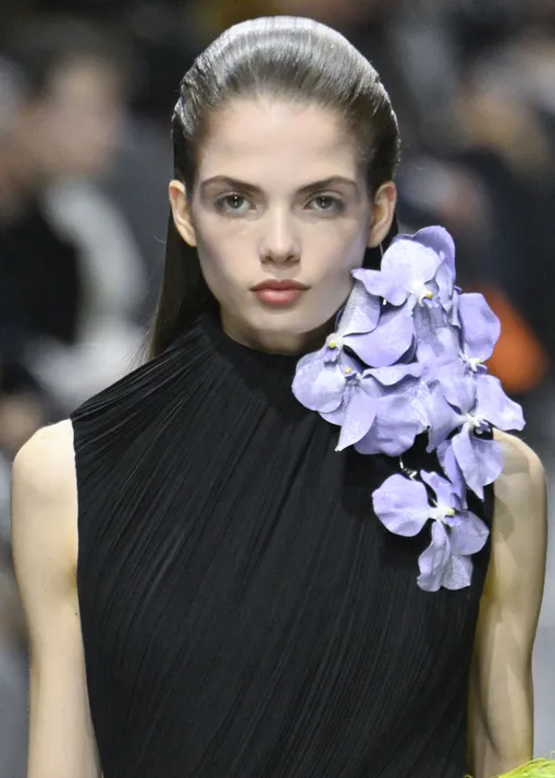 Кутюрная коллекция Dior, весна/лето 2026 модные влажные укладки