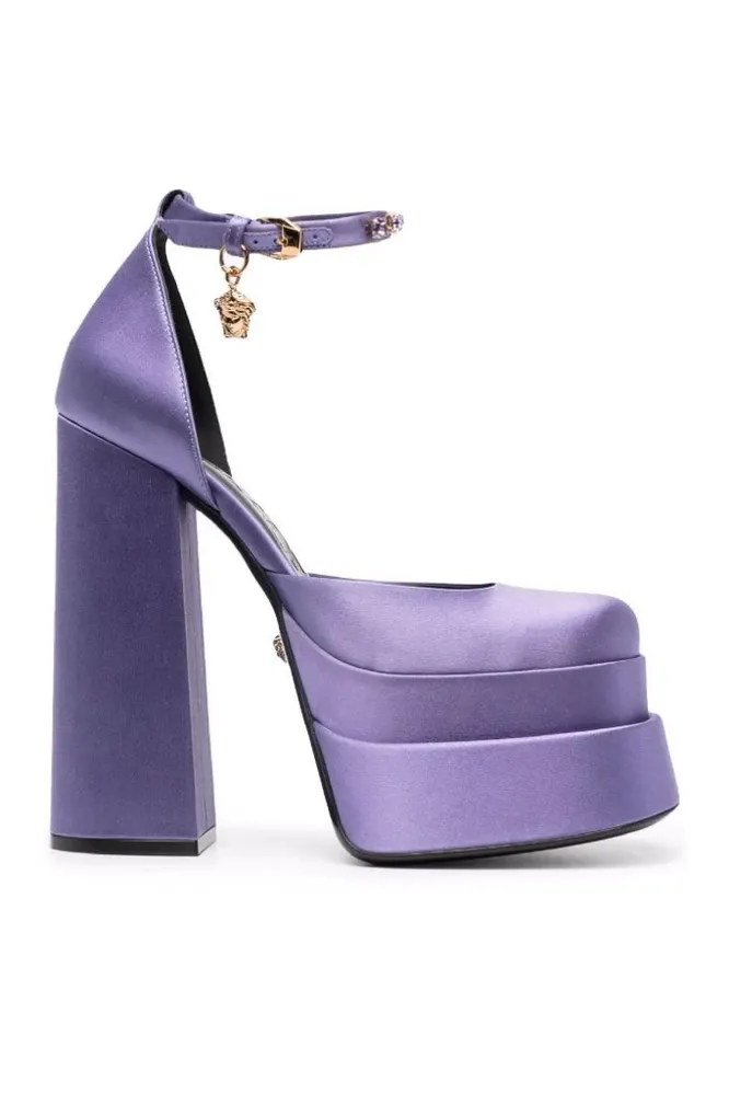 Фиолетовые туфли Versace, 95 900 руб.