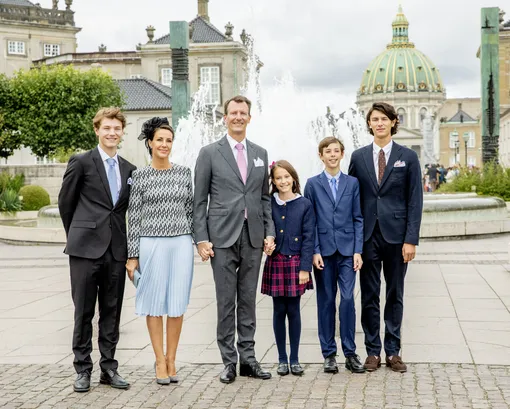 Принцесса Датская Мари и принц Йоаким с детьми