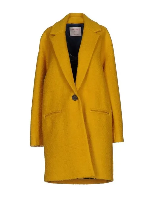 Пальто горчичного цвета на одной пуговице, PINK AMBER, 9550 руб. (на сайте Yoox)