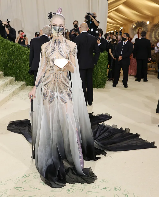 Граймс (в Iris van Herpen) на Met Gala 2021