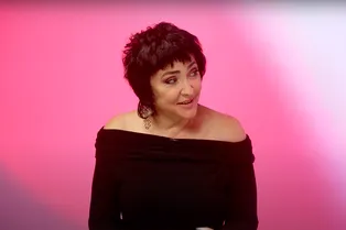 Оголила плечи, подчеркнула талию: похудевшая Лолита выглядит как ожившая статуэтка