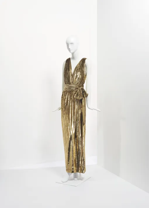 Платье Yves Saint Laurent из золотистого люрекса. 2009 год Платье Yves Saint Laurent из золотистого люрекса. 2009 год