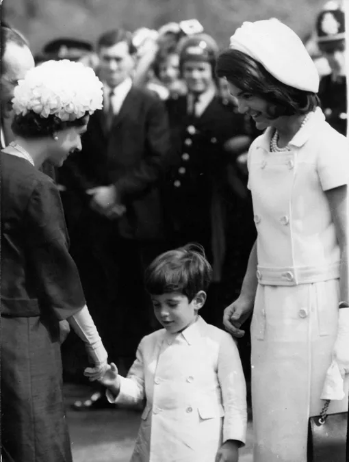 Елизавета II и Жаклин Кеннеди с сыном