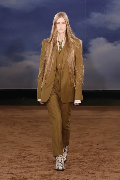 Модные прямые брюки со стрелками