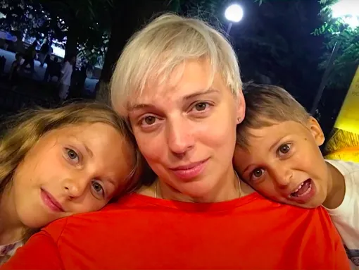 Нелли Уварова с детьми Нелли Уварова с детьми