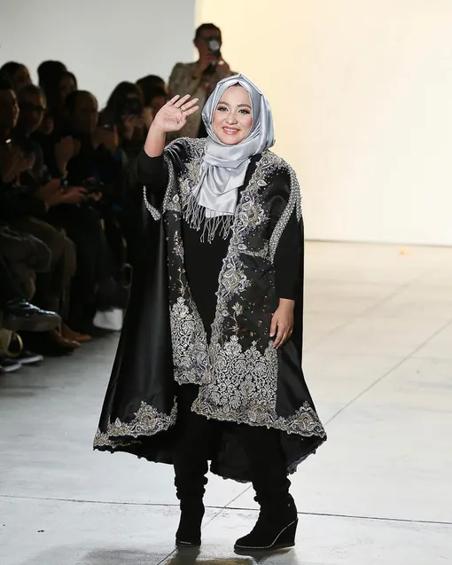 Дизайнер Аньеса Хасибуан на показе Anniesa Hasibuan FW 2017 Дизайнер Аньеса Хасибуан на показе Anniesa Hasibuan FW 2017