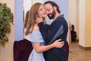 Впервые после родов: Лиза Арзамасова вышла в свет с Ильей Авербухом и его старшим сыном