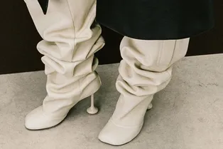 Белая обувь на зиму — самая модная: как стильно ее носить