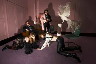 Группа Maneskin снялась в эпатажных нарядах для кампейна Gucci