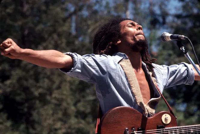Какую из этих песен пел Боб Марли? Какую из этих песен пел Боб Марли?