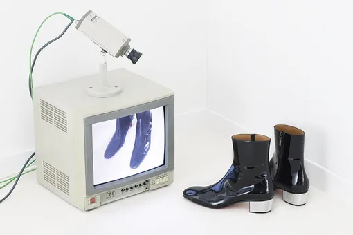 Christian Louboutin представил коллекцию «Космическая одиссея» Christian Louboutin представил коллекцию «Космическая одиссея»