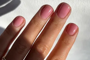 Lip Gloss nails: как выглядит новый нейл-тренд и почему все звезды от него в восторге? Lip Gloss nails: как выглядит новый нейл-тренд и почему все звезды от него в восторге?