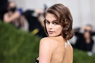 Дебютантка Met Gala Кайя Гербер даже в «опасном» наряде выглядела невероятно женственно