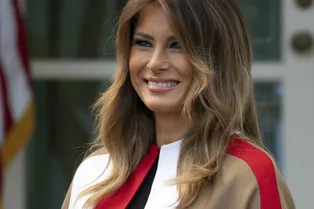 Мелания Трамп в горчичной рубашке и грубых ботинках посетила Ирак Мелания Трамп в горчичной рубашке и грубых ботинках посетила Ирак