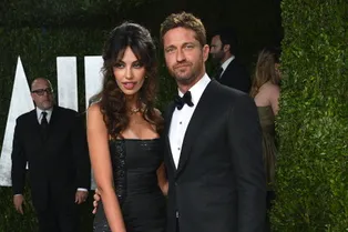 Джерард Батлер изменяет своей девушке? Джерард Батлер изменяет своей девушке?