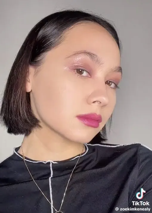 Тренд из тиктока GLOSSY EYELIDS