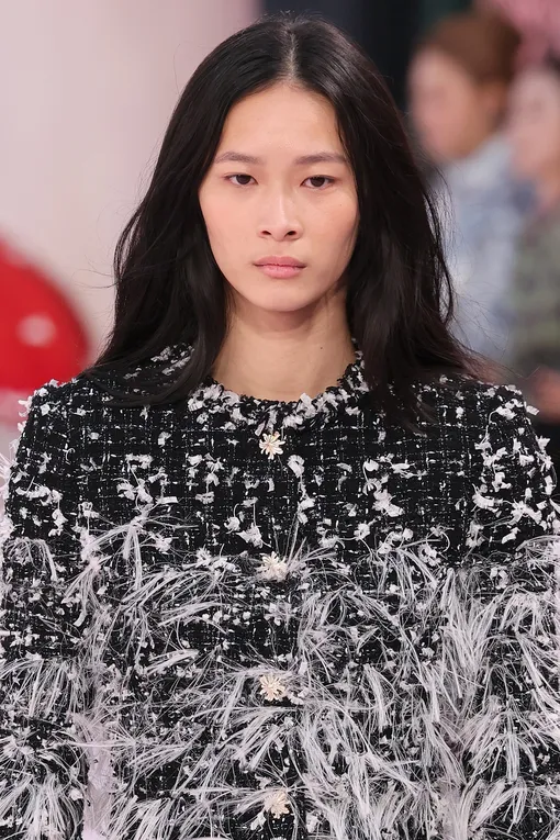 Кутюрная коллекция Chanel, весна/лето 2026 призрачные локоны — модная укладка 2026