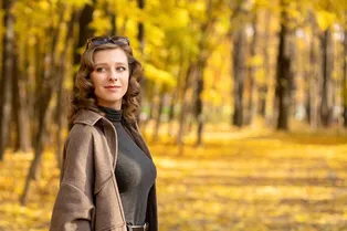 Молодая мама Лиза Арзамасова восхитила фанатов рельефным прессом через два месяца после родов