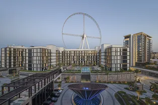 Caesars Resort Bluewaters Dubai: красочный маяк Арабского залива