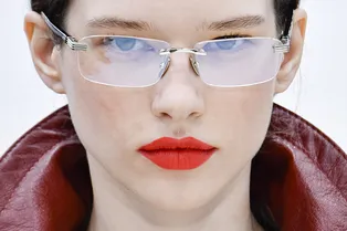 Эта помада была главным трендом 2016-го — и теперь она снова в моде