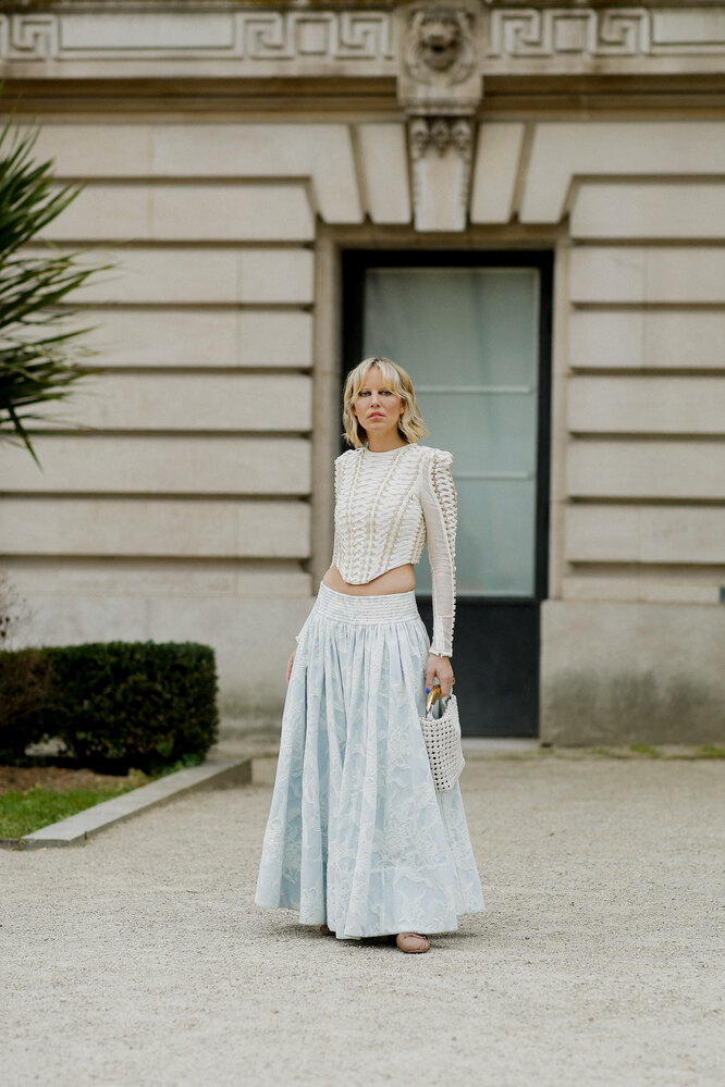 Трусикисіз юбка астынан атақтыларды анықтау