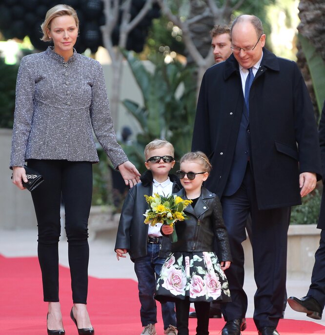 принцесса Шарлин и принц Альберт со своими детьми, Жаком и Габриэлль