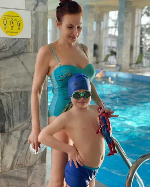 Эвелина Бледанс с младшим сыном