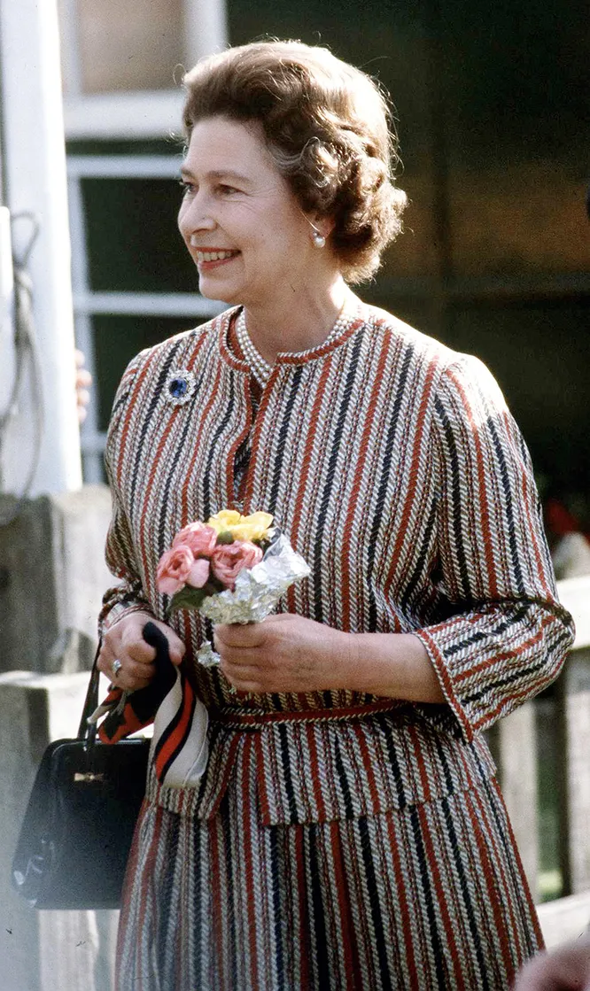 Королева Елизавета II в 1990 году