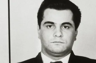 Политик, мафиози или генерал: что за человек перед вами на фото? Проверьте интуицию!