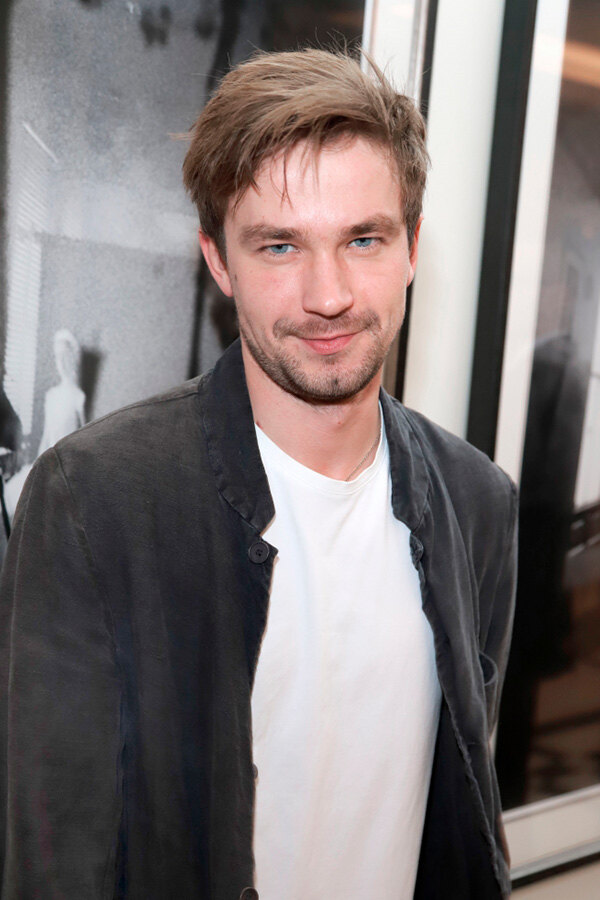 куннилингус қысқа юбка Жоғарғы бейнеде ер адаммен жыныстық қатынас