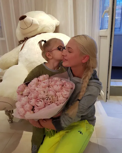 Алена Шишкова с дочерью Алисой Алена Шишкова с дочерью Алисой