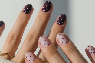 Самый модный новогодний маникюр на короткие ногти