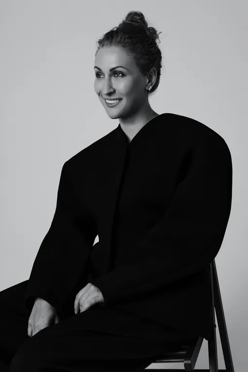 Жакет из полиэстера и вискозы, Jacquemus; шерстяные брюки, Giuseppe di Morabito, все — ЦУМ