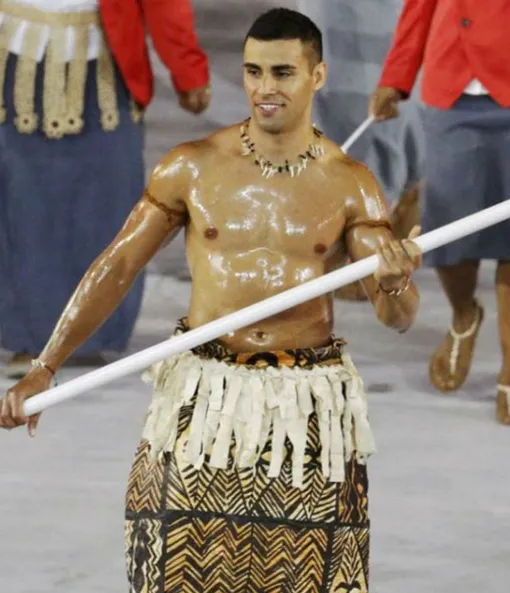 Пит Тауфатоуф во время церемонии открытия Олимпийских игр