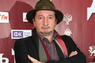 «Красивый до неприличия»: сын звезды «Улиц разбитых фонарей» восхищает интернет-пользователей своей внешностью