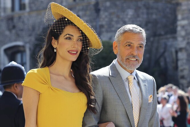 Солнечная! Вдохновляемся летними образами Амаль Клуни