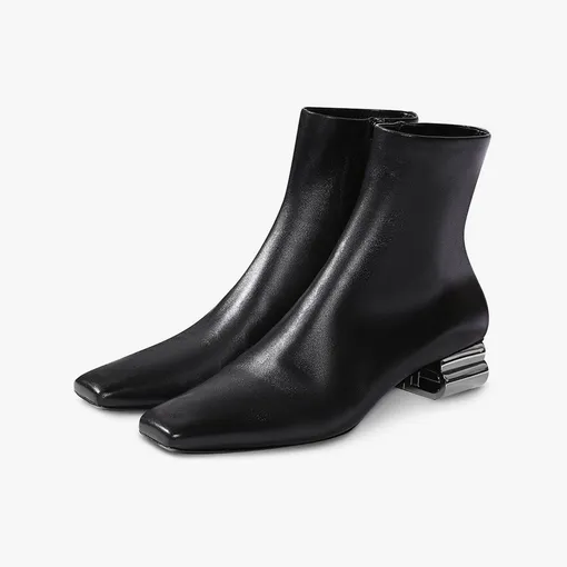 Balenciaga, 78 700 рублей Balenciaga, 78 700 рублей