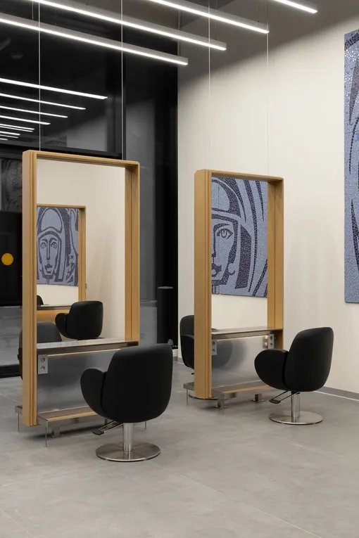 Новая парикмахерская в космическом стиле Новая парикмахерская в космическом стиле