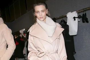 Пальто с поясом