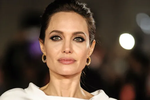 Ревность? Анджелина Джоли в ярости из-за дружбы Брэда Питта с Дженнифер Энистон