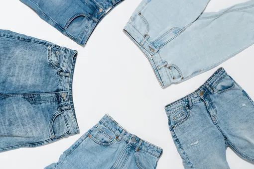 Сейчас джинсы — один из самых популярных предметов одежды во всем мире