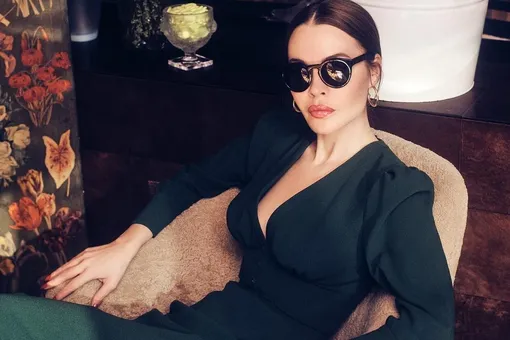 Мамина копия: Ульяна Сергеенко с дочерью в парных черных total looks Мамина копия: Ульяна Сергеенко с дочерью в парных черных total looks